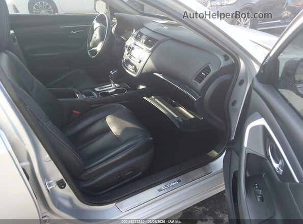 1N4AL3AP3HC128256 2017 NISSAN ALTIMA Silver Front interior view