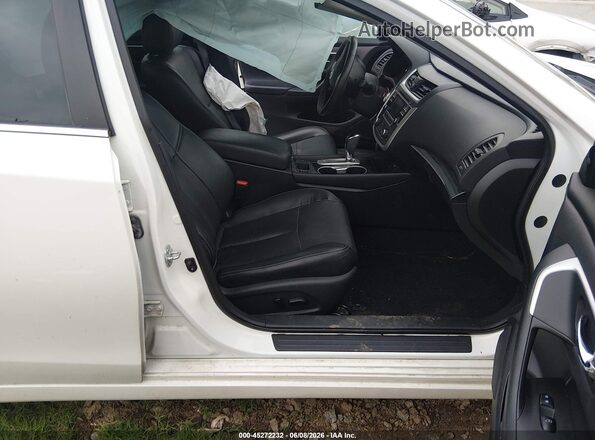 1N4AL3AP3HC159474 2017 NISSAN ALTIMA White Front interior view