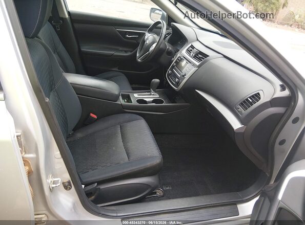 1N4AL3AP3HC165484 2017 NISSAN ALTIMA Silver Widok wnętrza z przodu