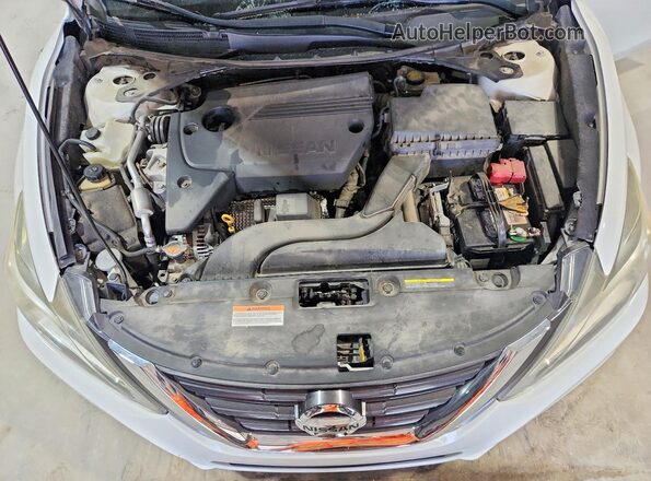 1N4AL3AP4GC204582 2016 NISSAN ALTIMA White Widok wnętrza z tyłu