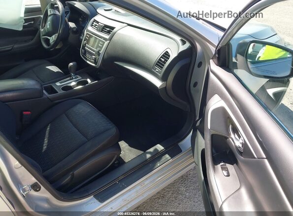 1N4AL3AP4HC147866 2017 NISSAN ALTIMA Silver Front interior view