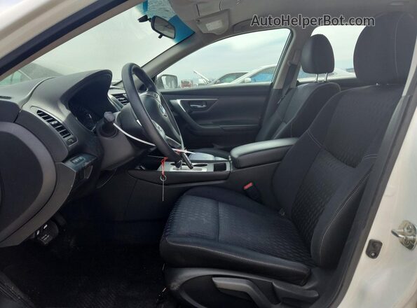 1N4AL3AP4JC122729 2018 NISSAN ALTIMA White Front interior view