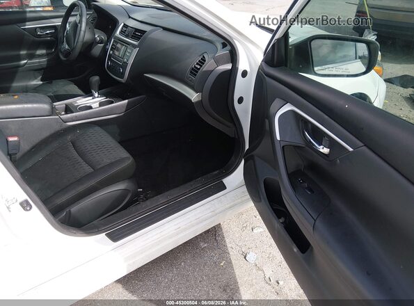 1N4AL3AP4JC142625 2018 NISSAN ALTIMA White Вид салону спереду