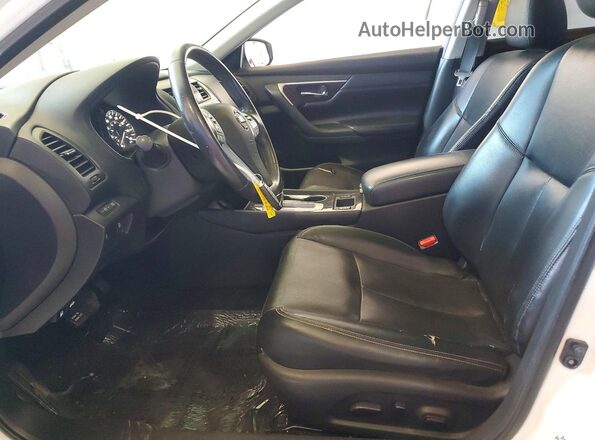 1N4AL3AP4JC151521 2018 NISSAN ALTIMA White Front interior view