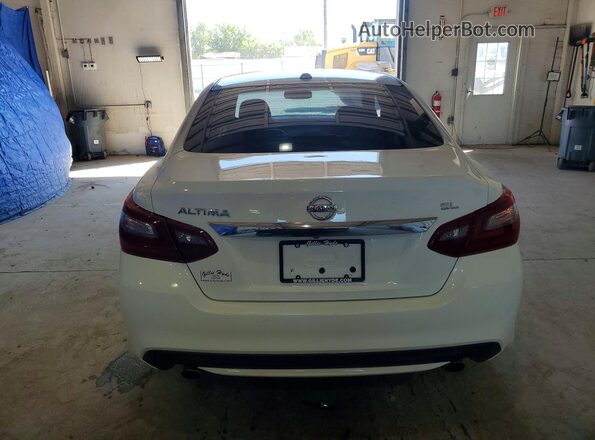 1N4AL3AP4JC151521 2018 NISSAN ALTIMA White Rear view