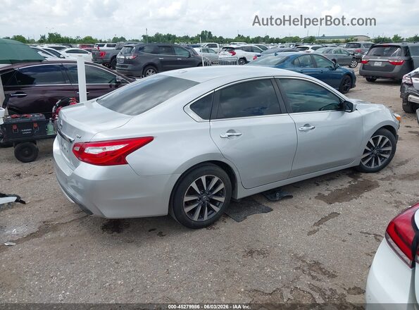 1N4AL3AP5HC228391 2017 NISSAN ALTIMA Silver Tył prawy