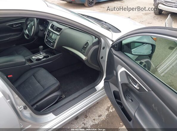 1N4AL3AP5HC228391 2017 NISSAN ALTIMA Silver Widok wnętrza z przodu