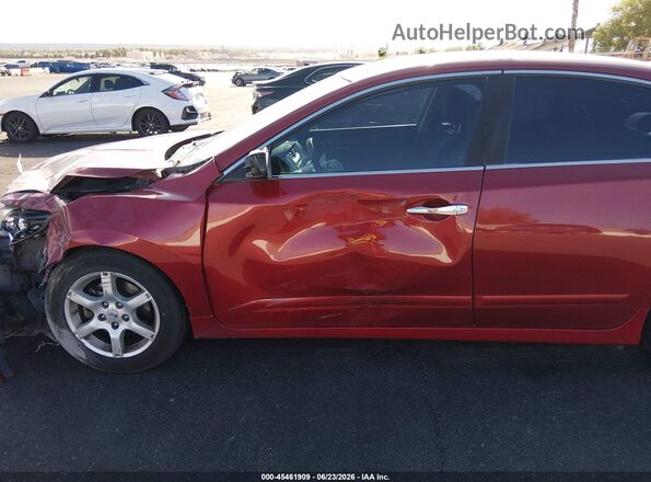 1N4AL3AP5HN337972 2017 NISSAN ALTIMA Red Widok z przodu