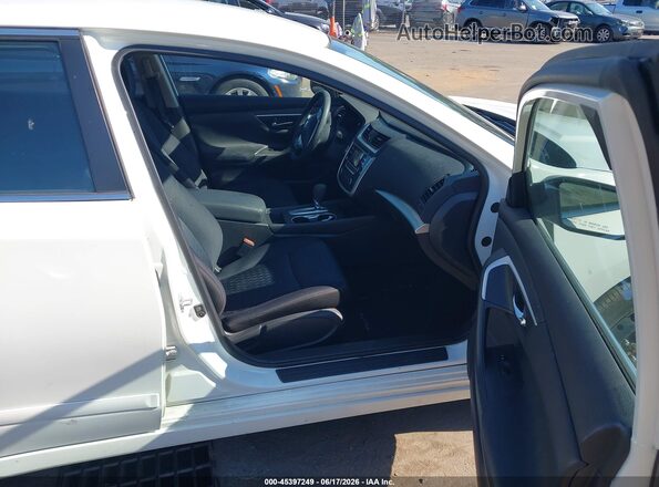 1N4AL3AP6JC224338 2018 NISSAN ALTIMA White Front interior view