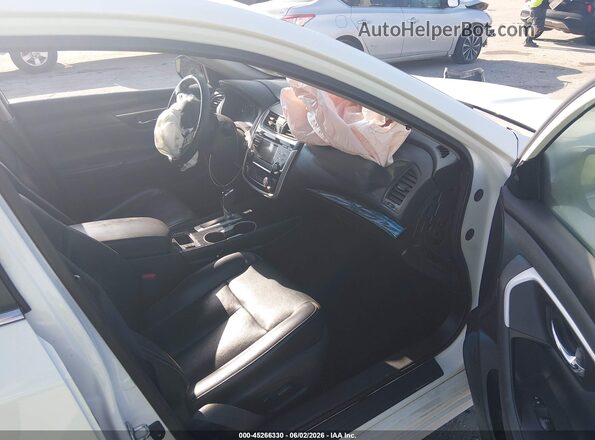 1N4AL3AP7JC170970 2018 NISSAN ALTIMA White Front interior view
