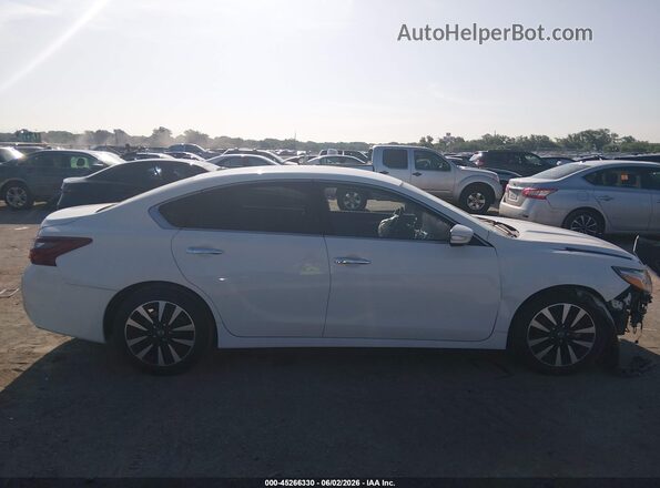 1N4AL3AP7JC170970 2018 NISSAN ALTIMA White Rear interior view