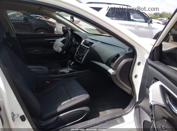 1N4AL3AP8HC148406 2017 NISSAN ALTIMA White Вид салону спереду