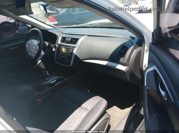 1N4AL3AP8HC149975 2017 NISSAN ALTIMA White Front interior view