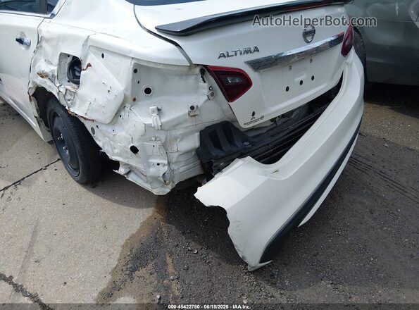 1N4AL3AP8HC184709 2017 NISSAN ALTIMA White Widok z przodu