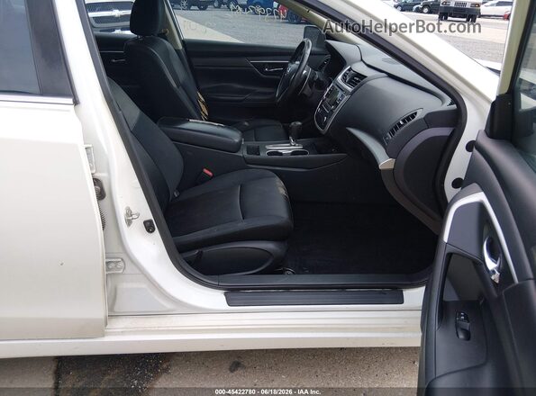 1N4AL3AP8HC184709 2017 NISSAN ALTIMA White Widok wnętrza z przodu