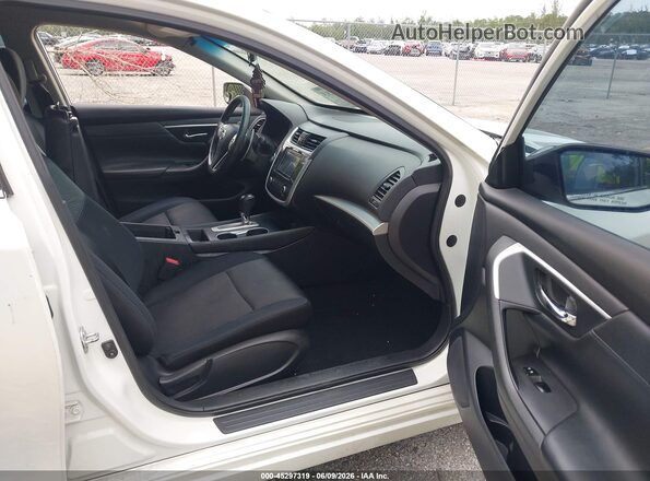 1N4AL3AP8HC221094 2017 NISSAN ALTIMA White Front interior view