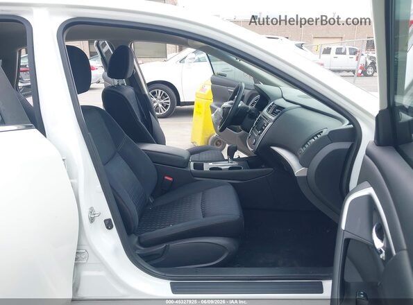 1N4AL3AP8HC268724 2017 NISSAN ALTIMA White Front interior view