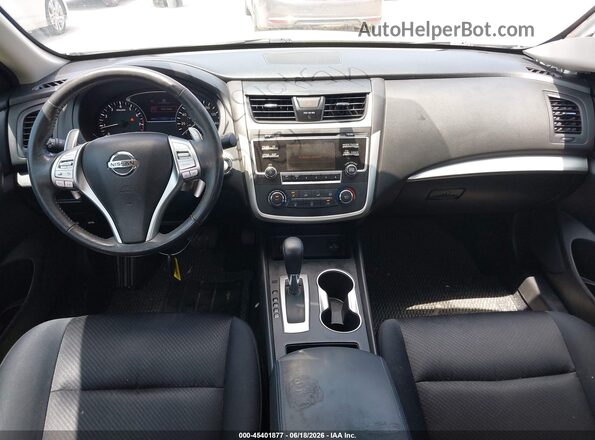 1N4AL3AP8HC488686 2017 NISSAN ALTIMA White Front interior view
