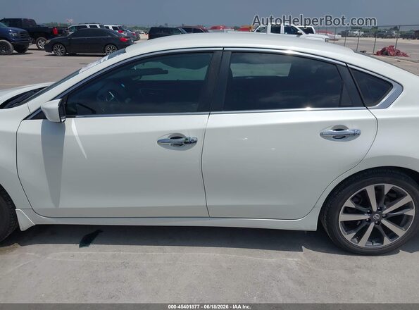 1N4AL3AP8HC488686 2017 NISSAN ALTIMA White 360 interior view