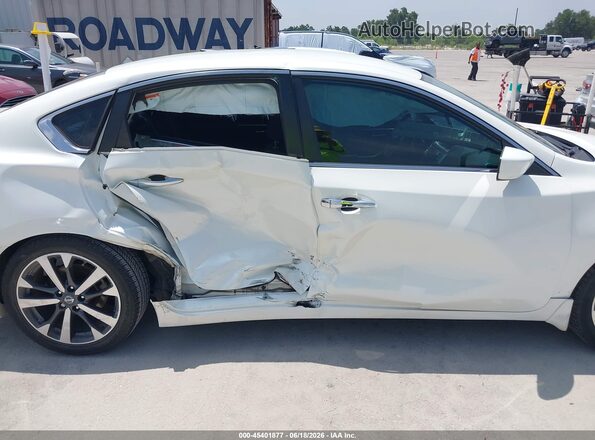 1N4AL3AP8HC488686 2017 NISSAN ALTIMA White Rear interior view