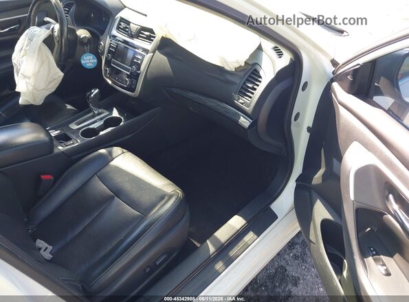 1N4AL3AP8JC246986 2018 NISSAN ALTIMA White Widok wnętrza z przodu
