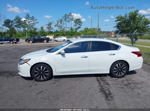 1N4AL3AP8JC246986 2018 NISSAN ALTIMA White Widok wnętrza 360 stopni