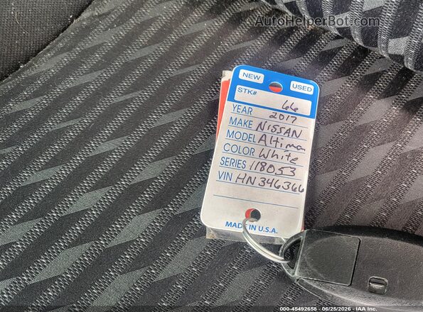 1N4AL3AP9HN346366 2017 NISSAN ALTIMA Белый Вид панели приборов