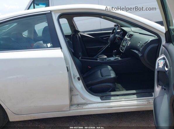 1N4AL3AP9JC161834 2018 NISSAN ALTIMA White Вид салону спереду