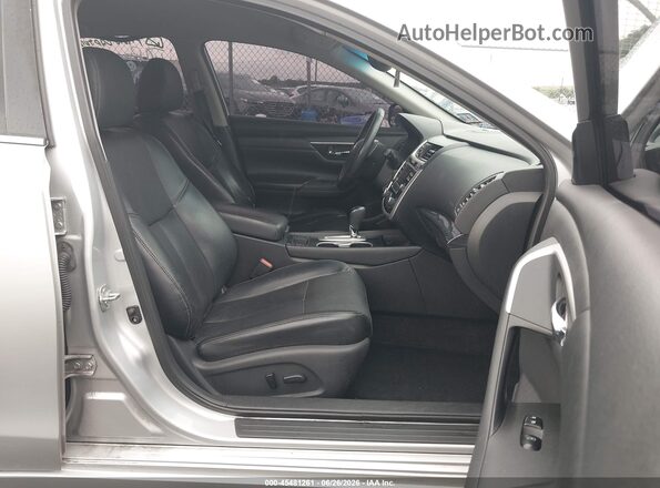 1N4AL3AP9JC163423 2018 NISSAN ALTIMA Silver Front interior view