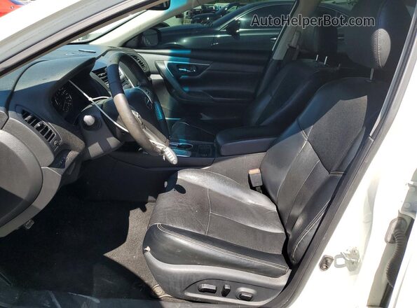 1N4AL3AP9JC174678 2018 NISSAN ALTIMA White Вид салону спереду