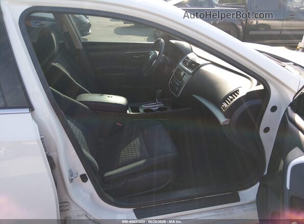 1N4AL3APXGC235044 2016 NISSAN ALTIMA White Front interior view