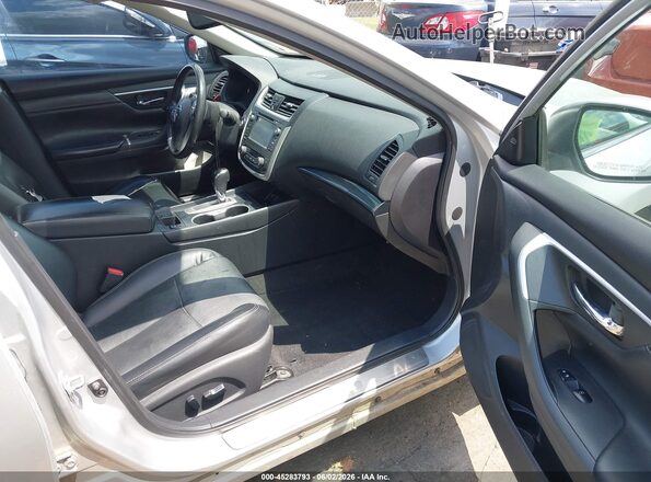 1N4AL3APXGC254631 2016 NISSAN ALTIMA Silver Front interior view
