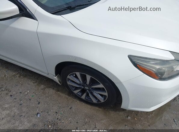 1N4AL3APXHC281958 2017 NISSAN ALTIMA White Вид задньої частини салону