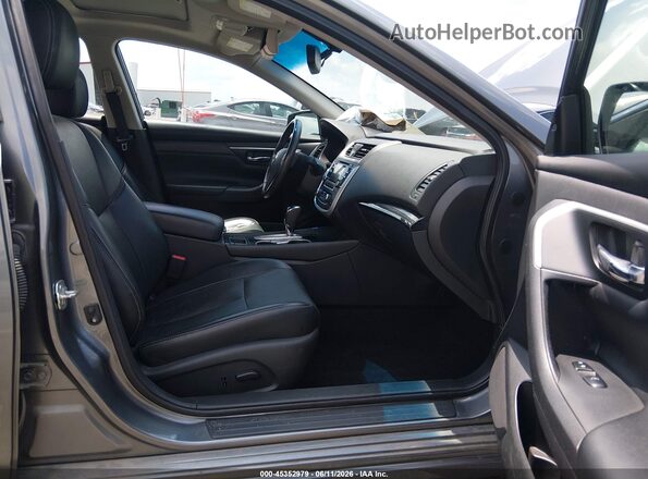 1N4AL3APXHC476913 2017 NISSAN ALTIMA Gray Вид салону спереду