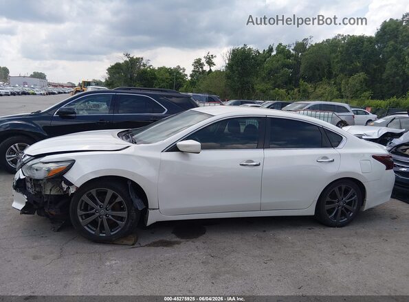1N4AL3APXJC292920 2018 NISSAN ALTIMA White Widok wnętrza 360 stopni