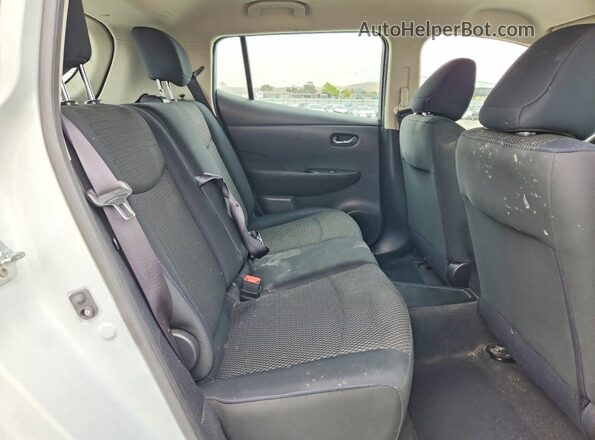 1N4AZ0CP4GC301971 2016 NISSAN LEAF White Rear seats view