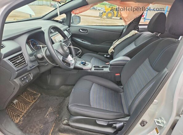 1N4AZ1BV4SC566971 2025 NISSAN LEAF Silver Սալոնի դիմացի տեսք
