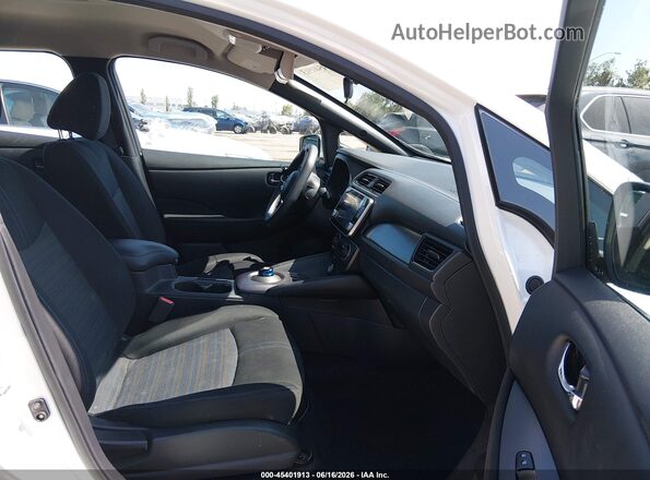 1N4AZ1BV9PC555584 2023 NISSAN LEAF Белый Вид салона спереди