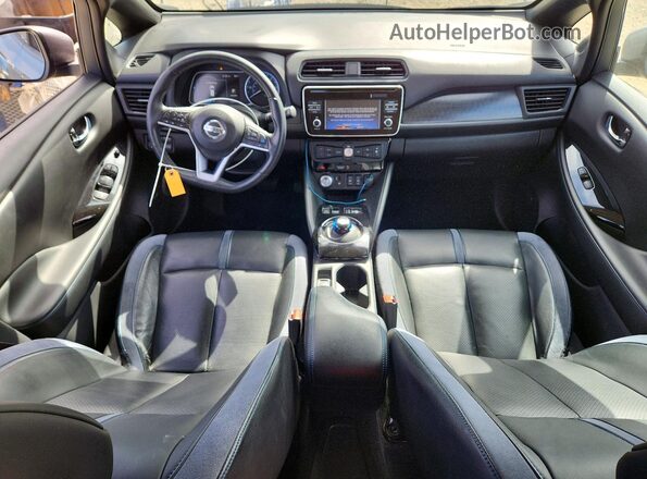1N4AZ1CP0JC304122 2018 NISSAN LEAF Gray Dashboard view