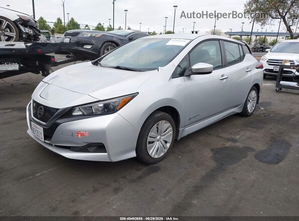 1N4AZ1CP2JC313999 2018 NISSAN LEAF Серебряный Передняя левая четверть