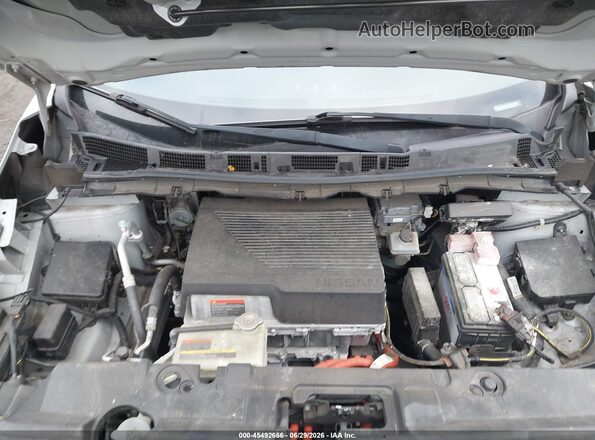 1N4AZ1CP2JC313999 2018 NISSAN LEAF Серебряный Вид сзади