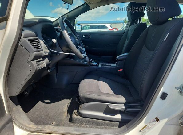 1N4AZ1CP9JC304880 2018 NISSAN LEAF Белый Вид салона спереди