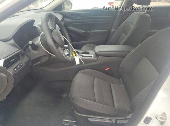 1N4BL4BV0SN413869 2025 NISSAN ALTIMA White Widok wnętrza z przodu