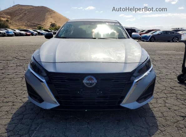 1N4BL4BV2PN341810 2023 NISSAN ALTIMA Серебряный Вид спереди
