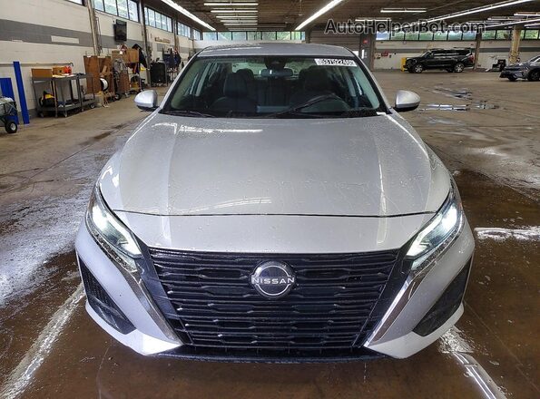 1N4BL4BV2PN362432 2023 NISSAN ALTIMA Silver Widok z przodu