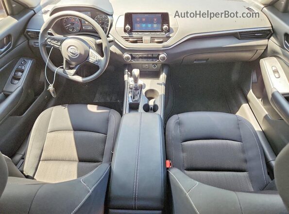 1N4BL4BV4RN381485 2024 NISSAN ALTIMA Белый Вид панели приборов