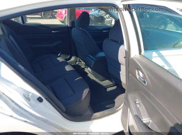 1N4BL4BV8KC135458 2019 NISSAN ALTIMA White VIN კოდის სტიკერის ხედი