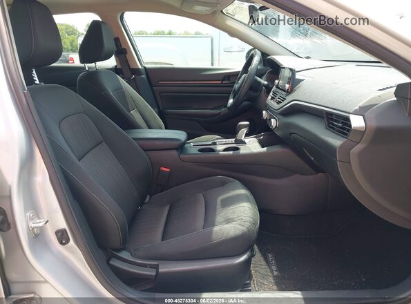 1N4BL4BV9RN430552 2024 NISSAN ALTIMA Silver Вид салону спереду