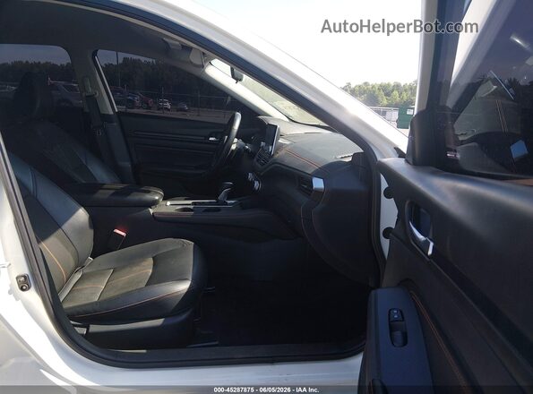 1N4BL4CV1KC190333 2019 NISSAN ALTIMA White Widok wnętrza z przodu