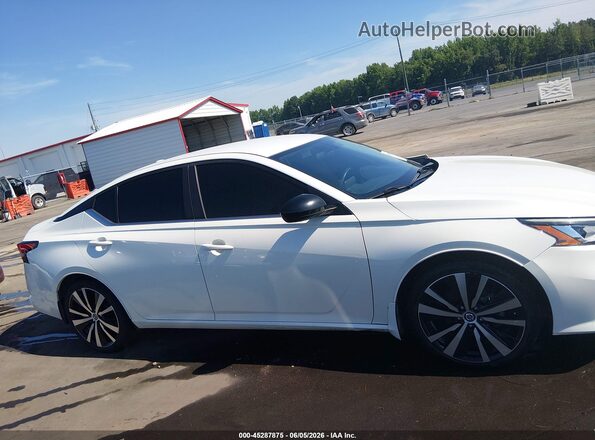 1N4BL4CV1KC190333 2019 NISSAN ALTIMA White Widok wnętrza z tyłu